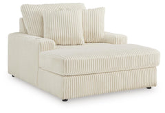 Lindyn Living Room