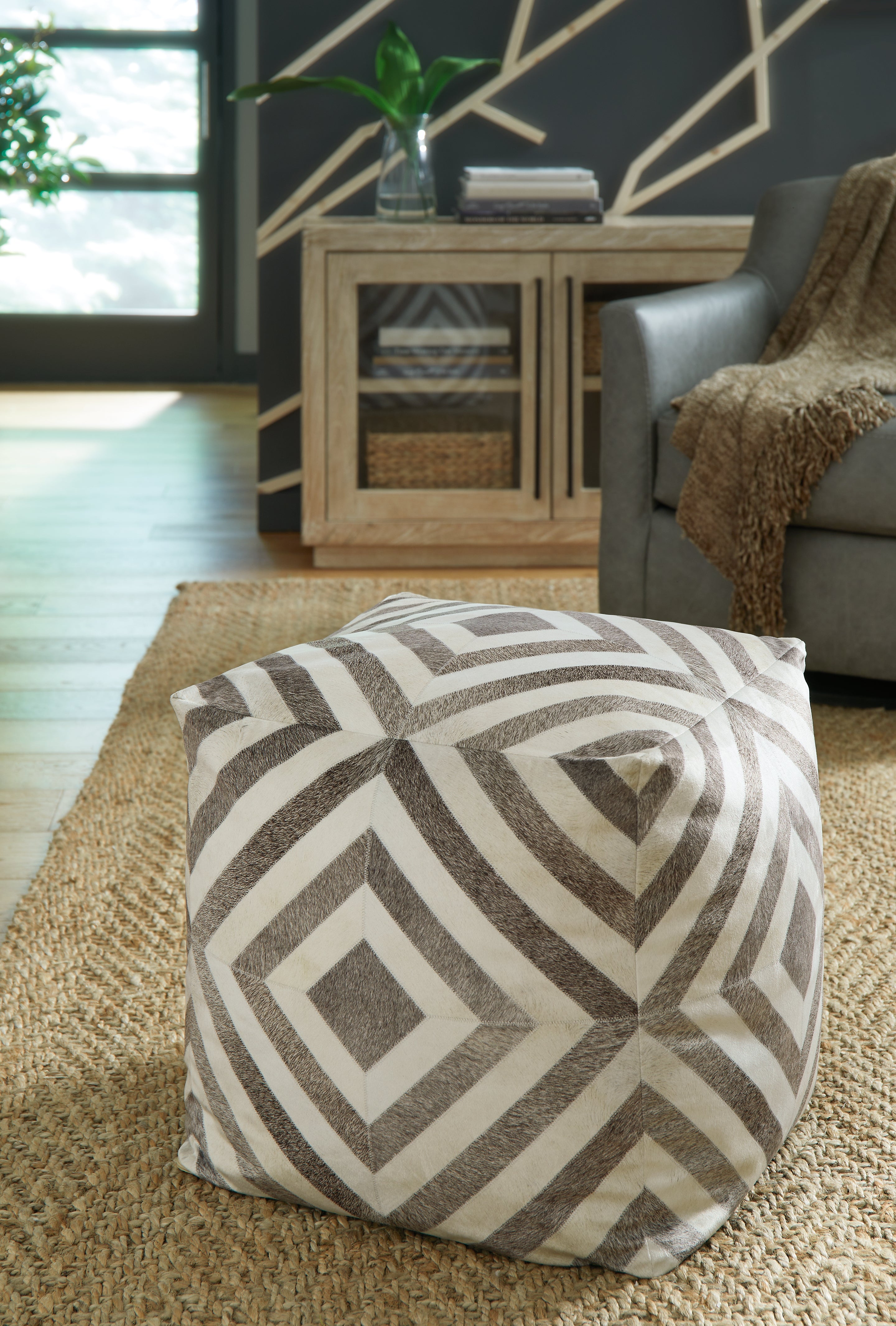 Best Furniture Outlet - Ashley Furniture - Hartselle Pouf - Pouf / Brown - A1000982