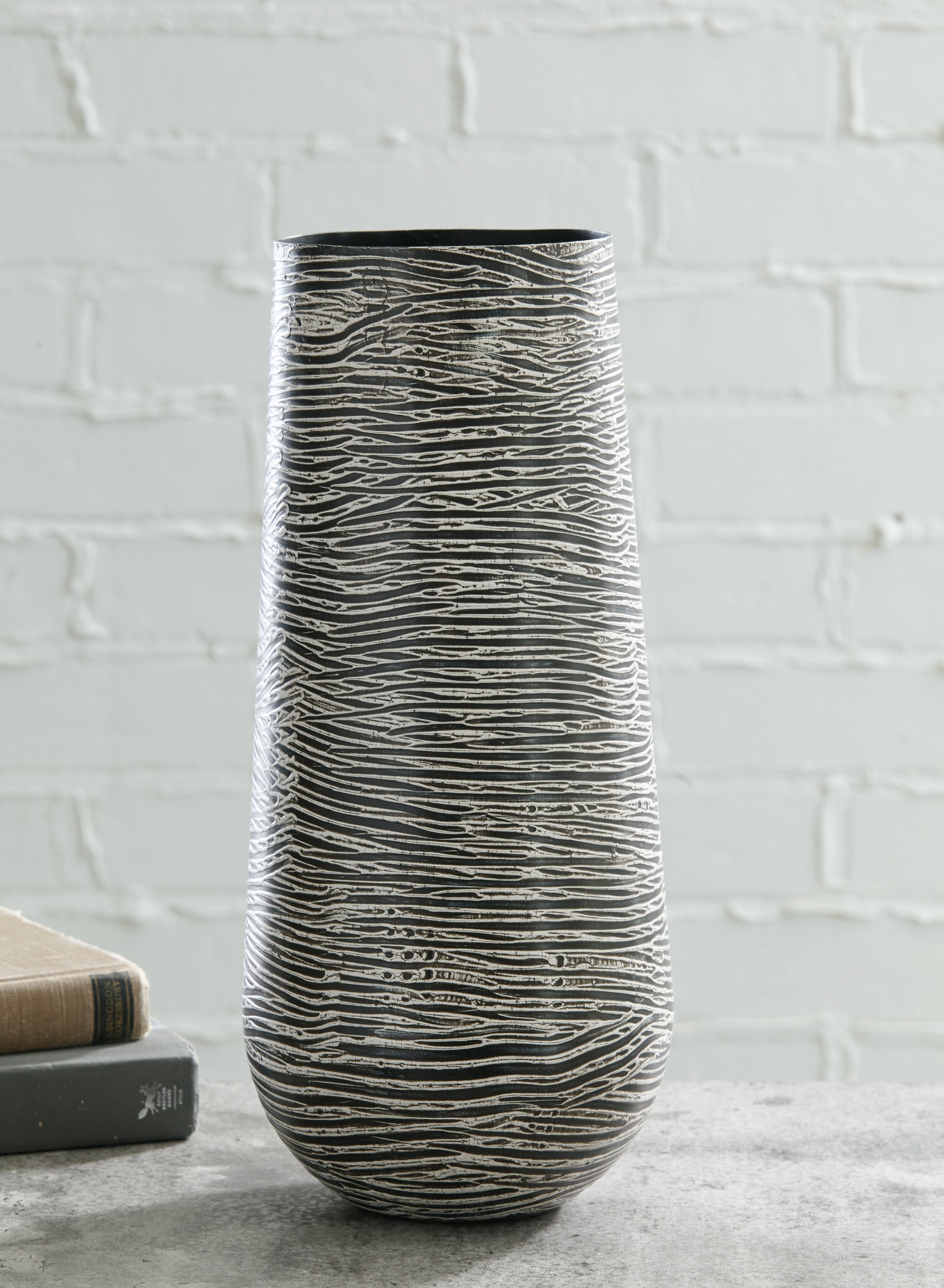 Best Furniture Outlet - Ashley Furniture - Fynn Vase - Vase / Antique Gray - A2000515