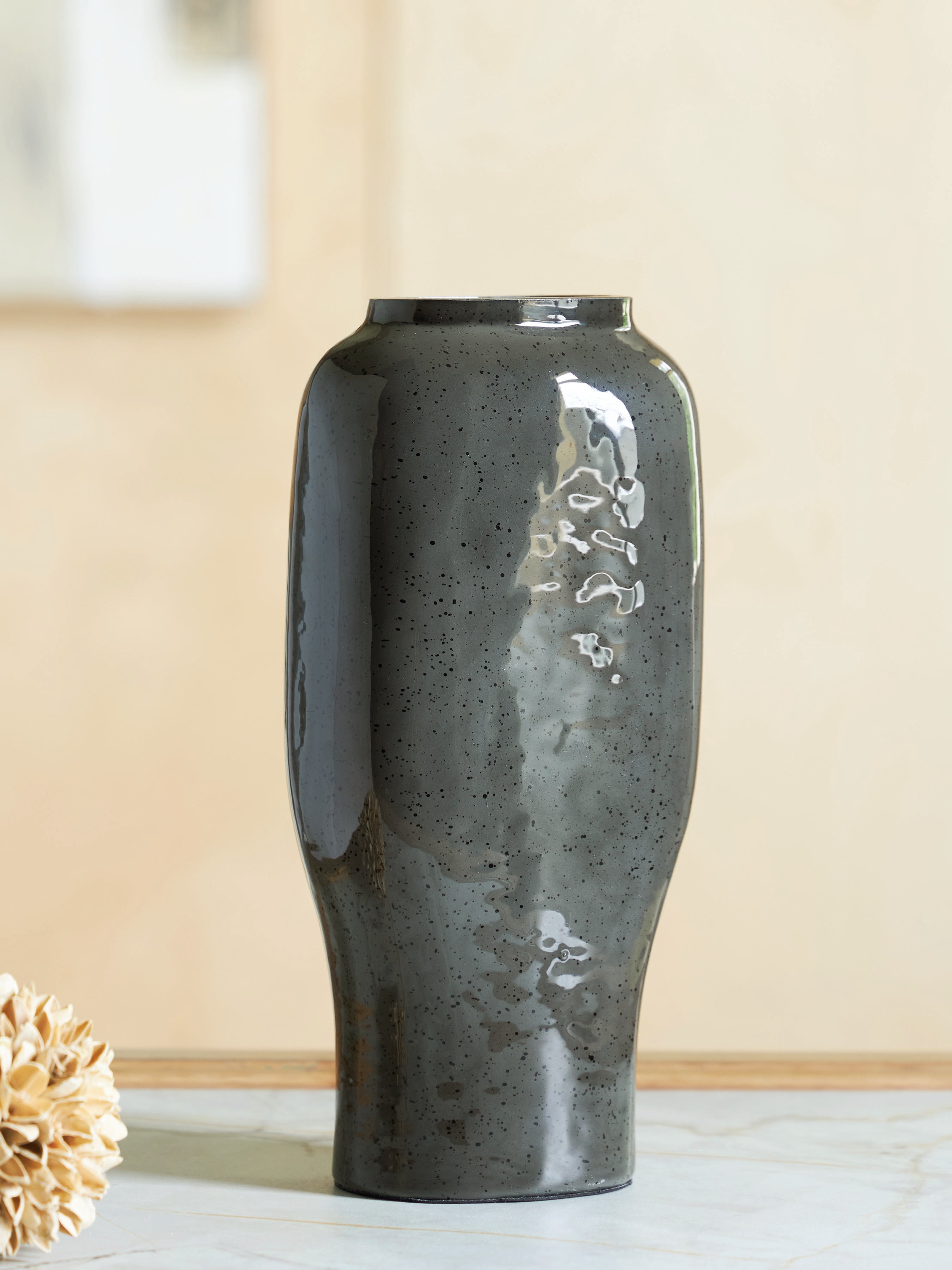 Best Furniture Outlet - Ashley Furniture - Kierlain Vase - Vase / Gray/Black - A2000808