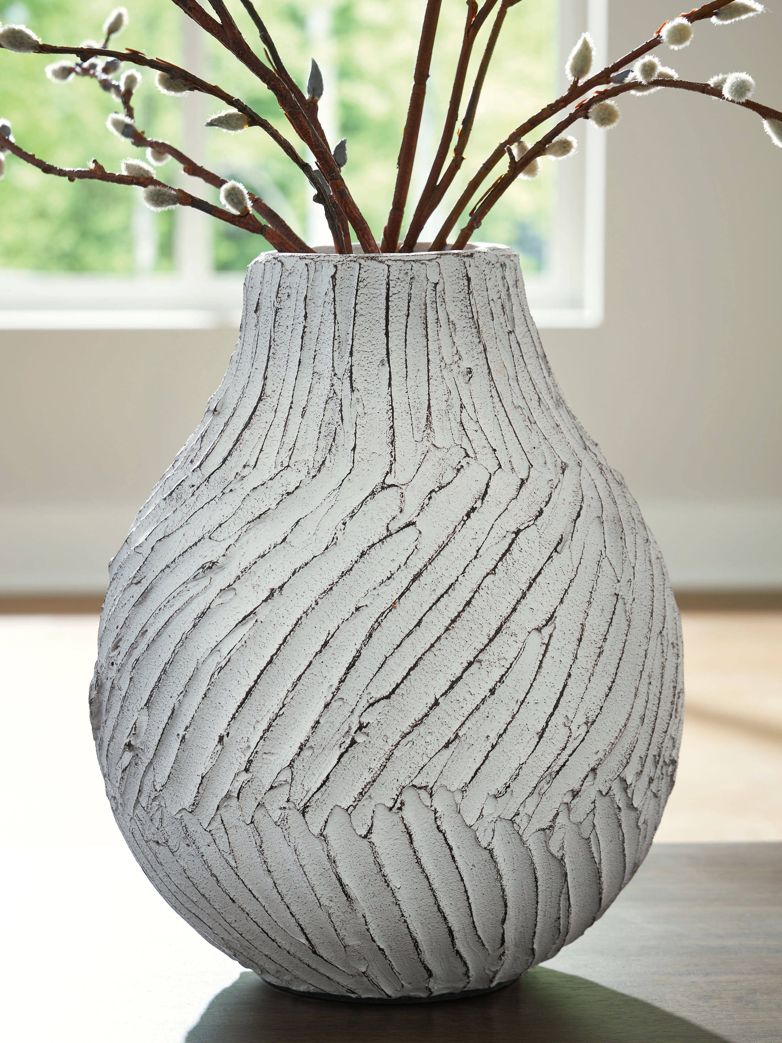 Best Furniture Outlet - Ashley Furniture - Shelvie Vase - Vase / Distressed White - A2000849