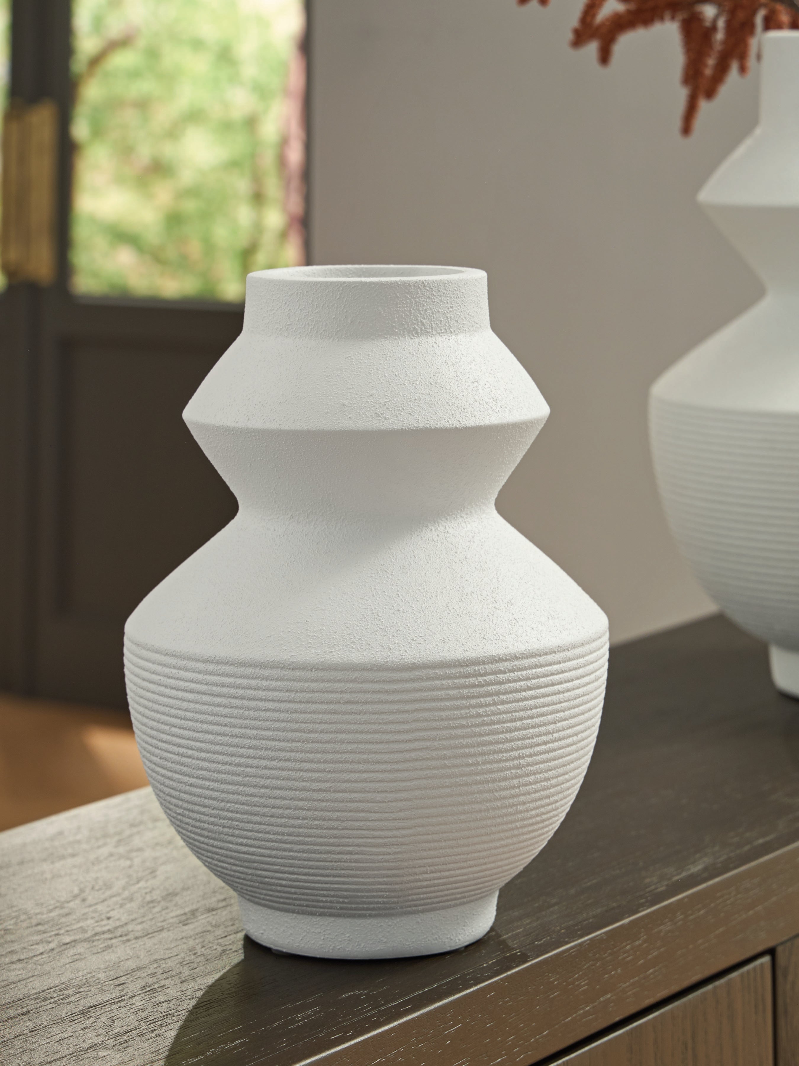 Best Furniture Outlet - Ashley Furniture - Naveen Vase - Vase / White - A2000870