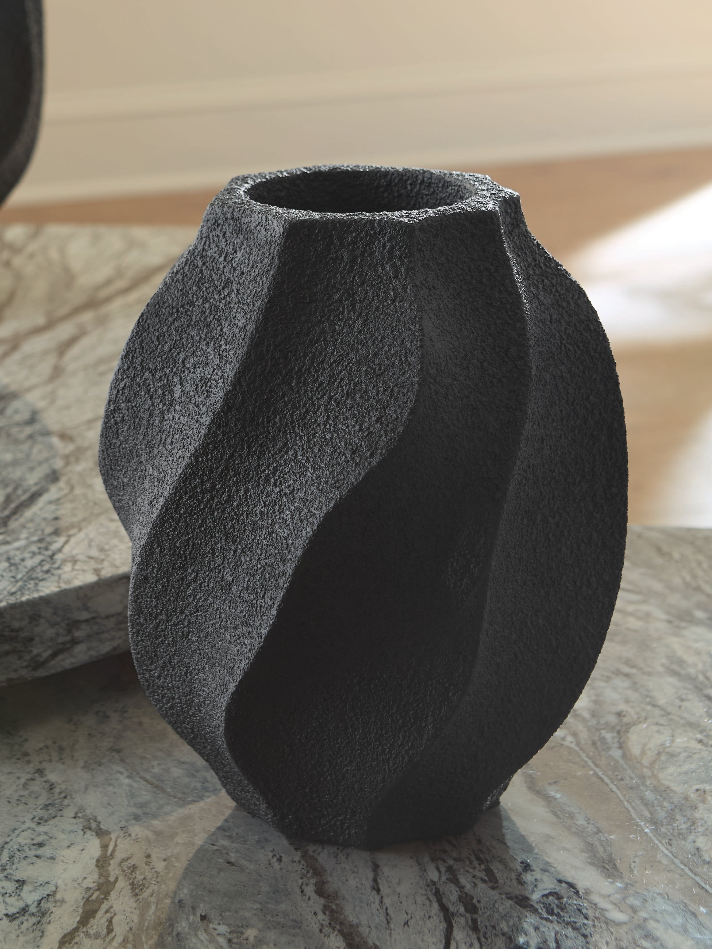 Best Furniture Outlet - Ashley Furniture - Judworth Vase - Vase / Black - A2000875