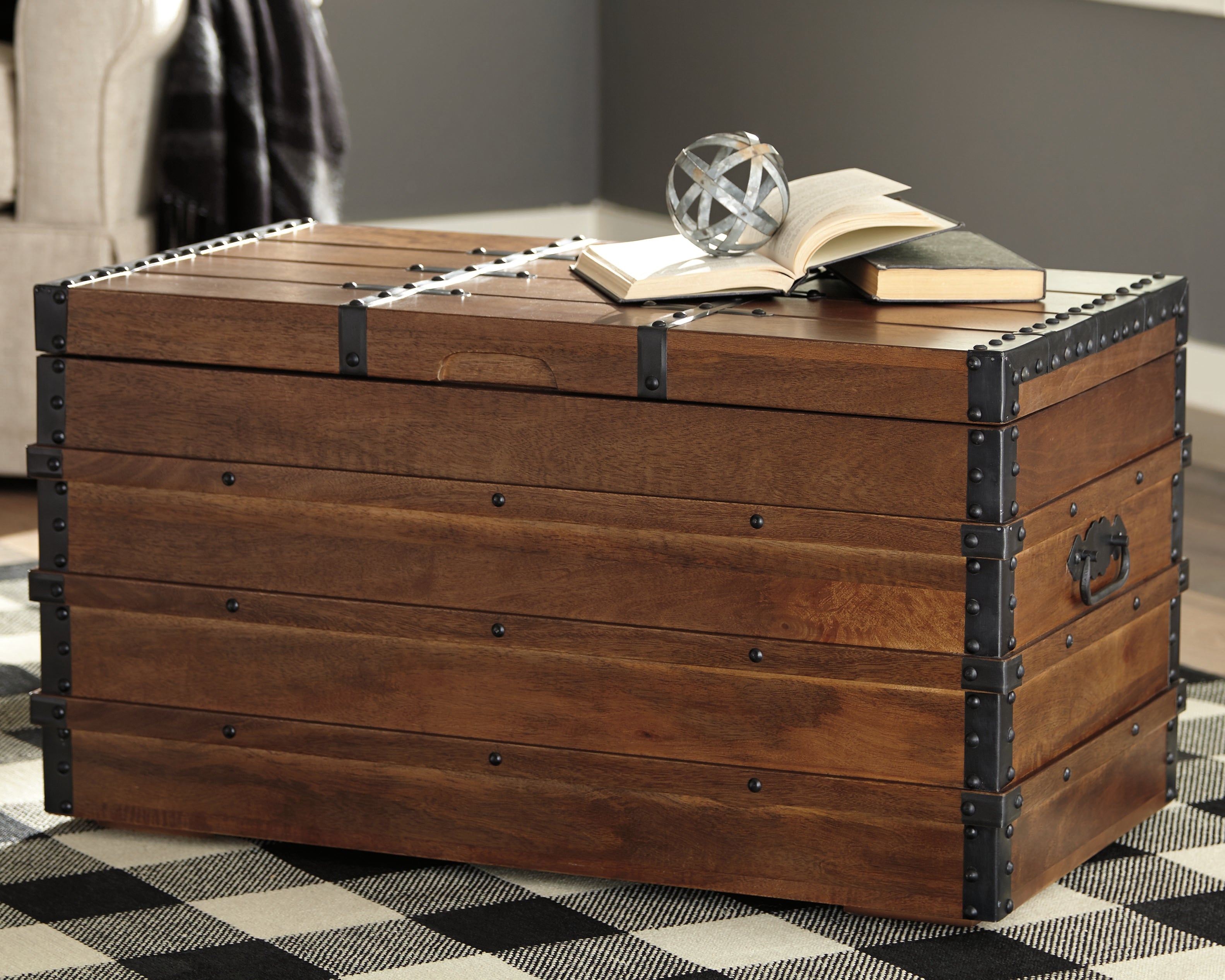 Best Furniture Outlet - Ashley Furniture - Kettleby Storage Trunk - Storage Trunk / Brown - A4000096