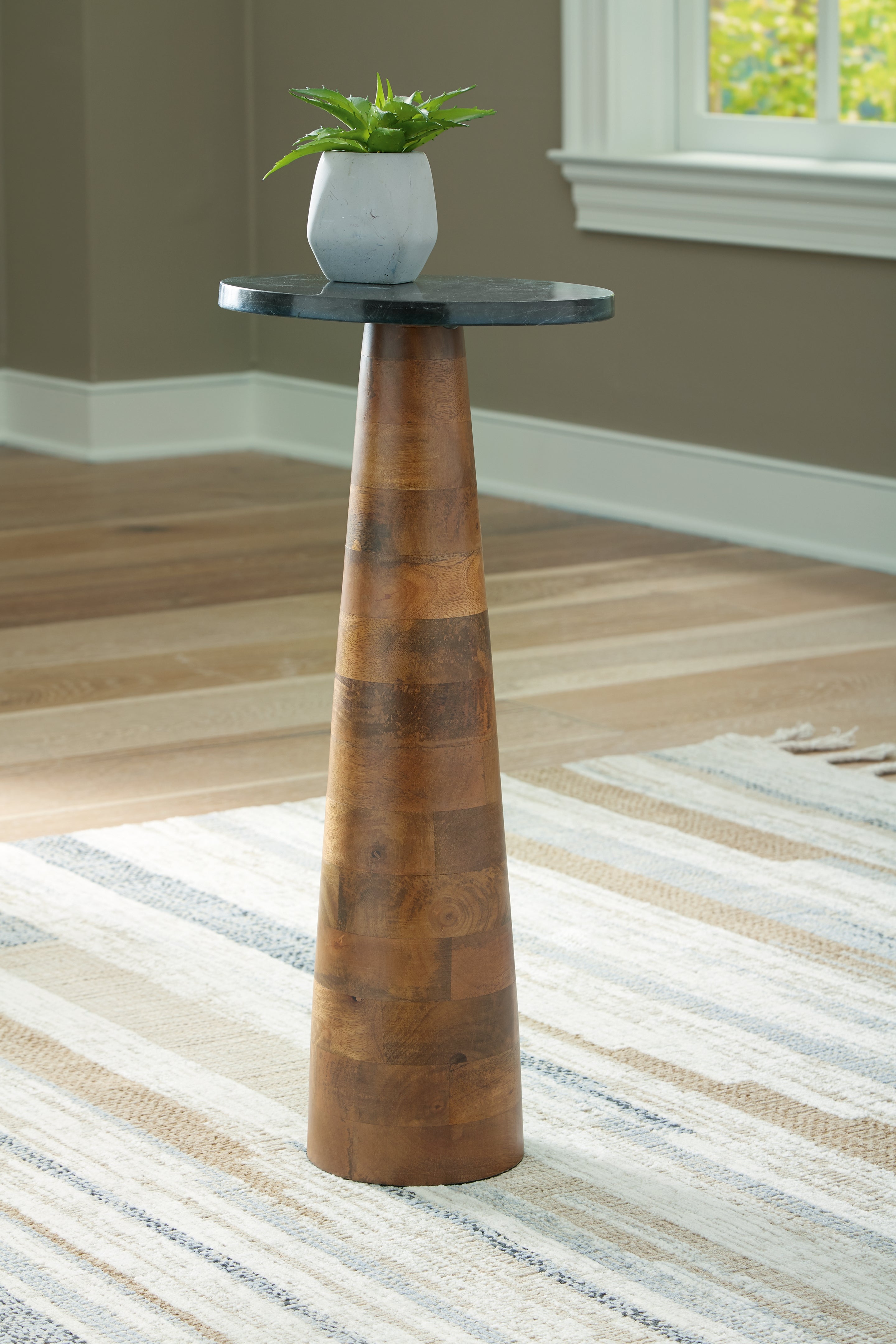 Best Furniture Outlet - Ashley Furniture - Quinndon Accent Table - Accent Table / Brown/Black - A4000633
