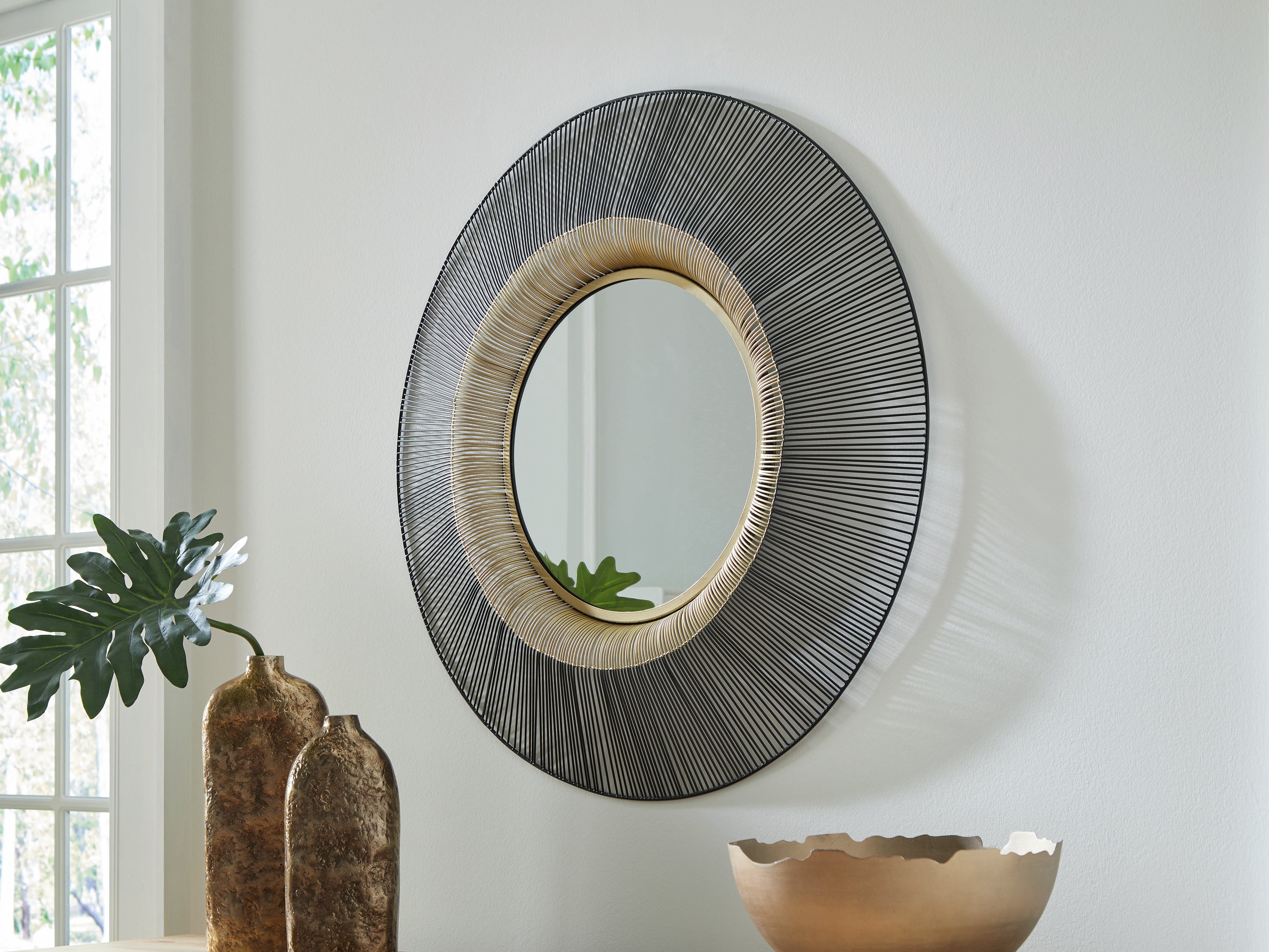 Best Furniture Outlet - Ashley Furniture - Dallmen Mirror - Accent Mirror / Black/Gold Finish - A8010407