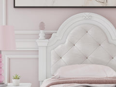 Kozlani Bedroom