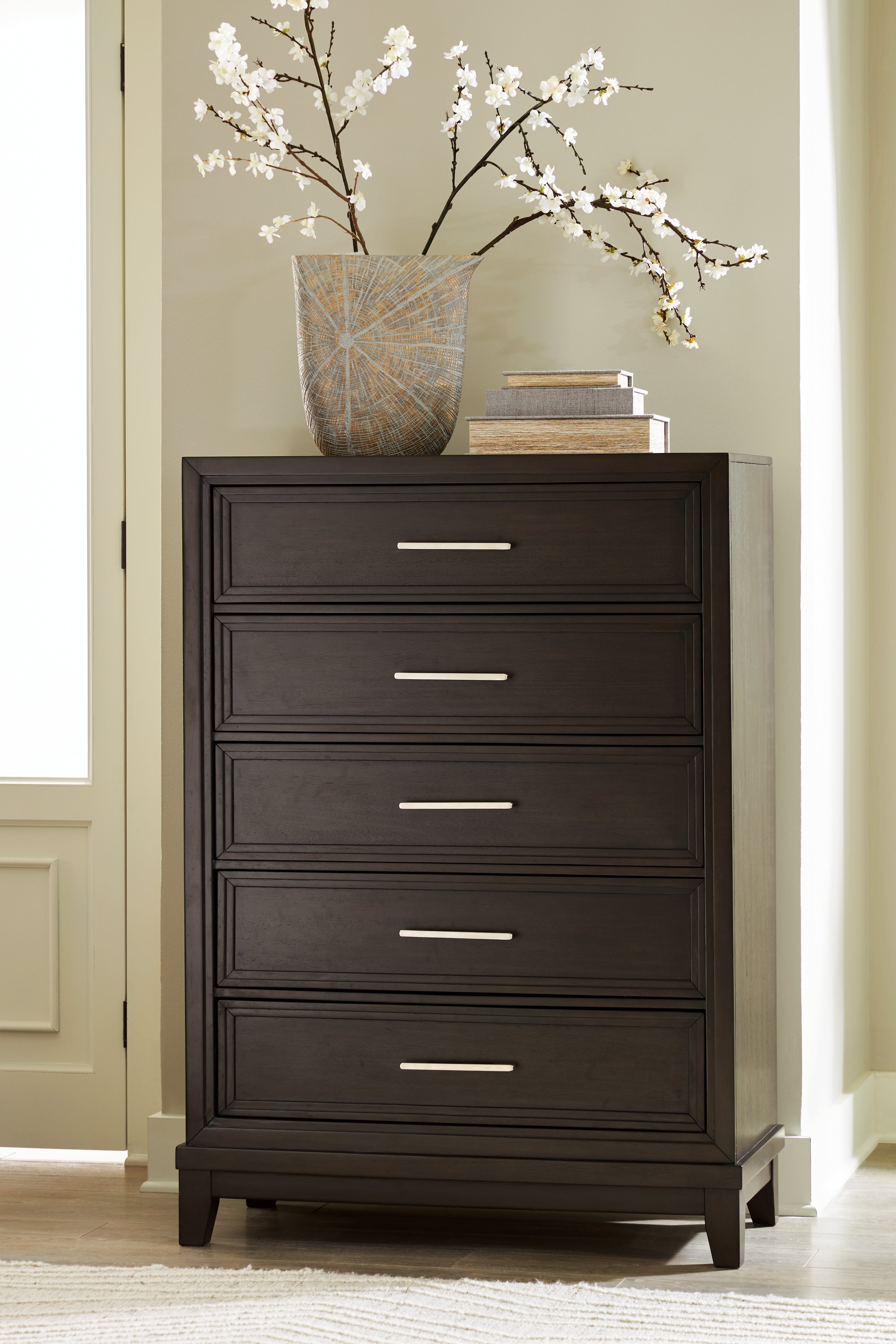 Best Furniture Outlet - Ashley Furniture - Neymorton Bedroom - Five Drawer Chest / Dark Grayish Brown - B618-46
