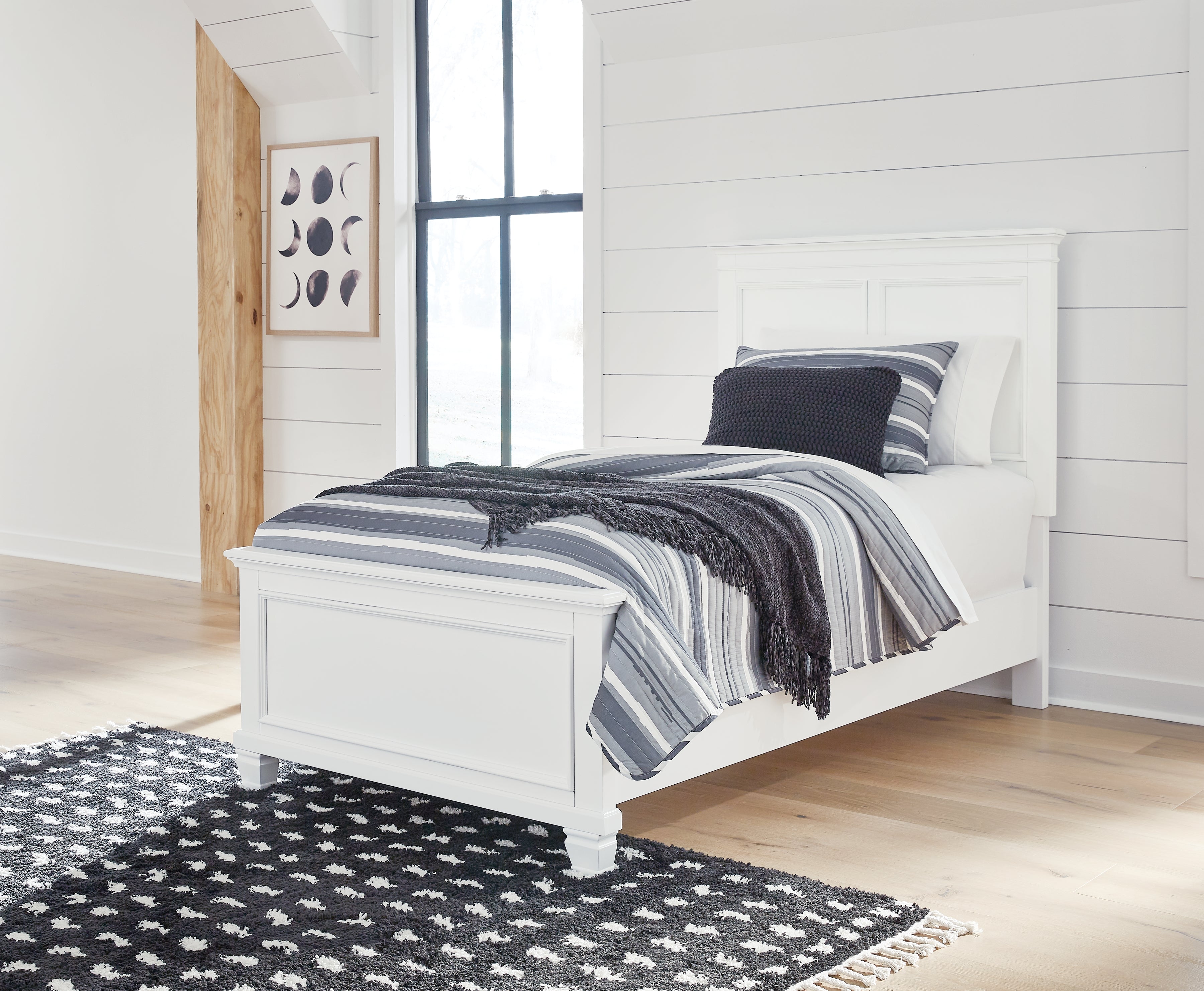 Best Furniture Outlet - Ashley Furniture - Fortman Bedroom - Twin Panel Bed / White - B680B6