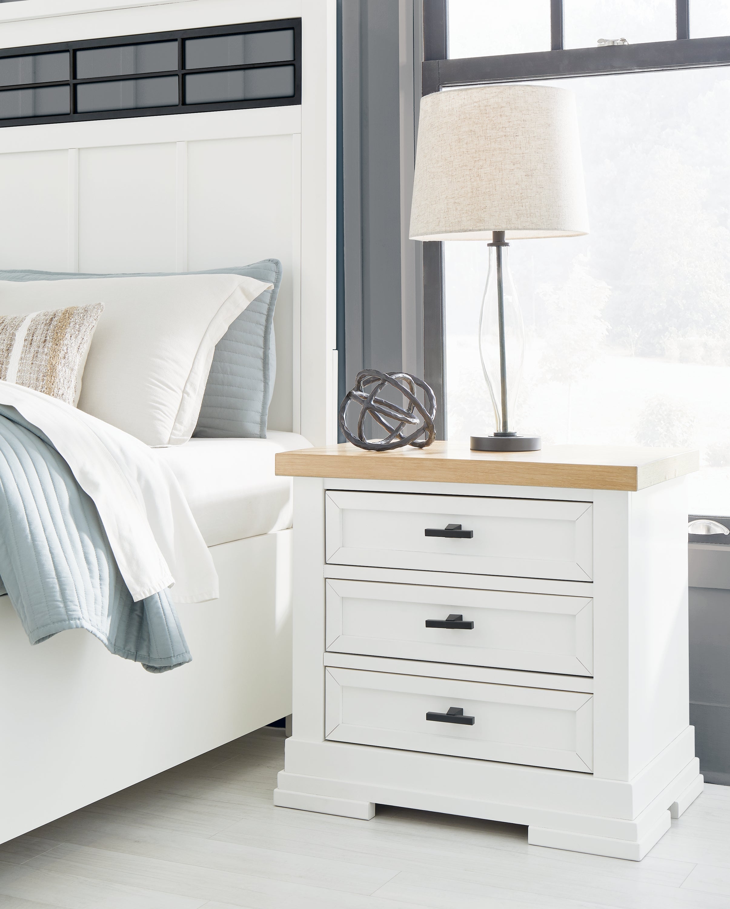 Best Furniture Outlet - Ashley Furniture - Ashbryn Bedroom - Five Drawer Chest / White/Natural - B844-46
