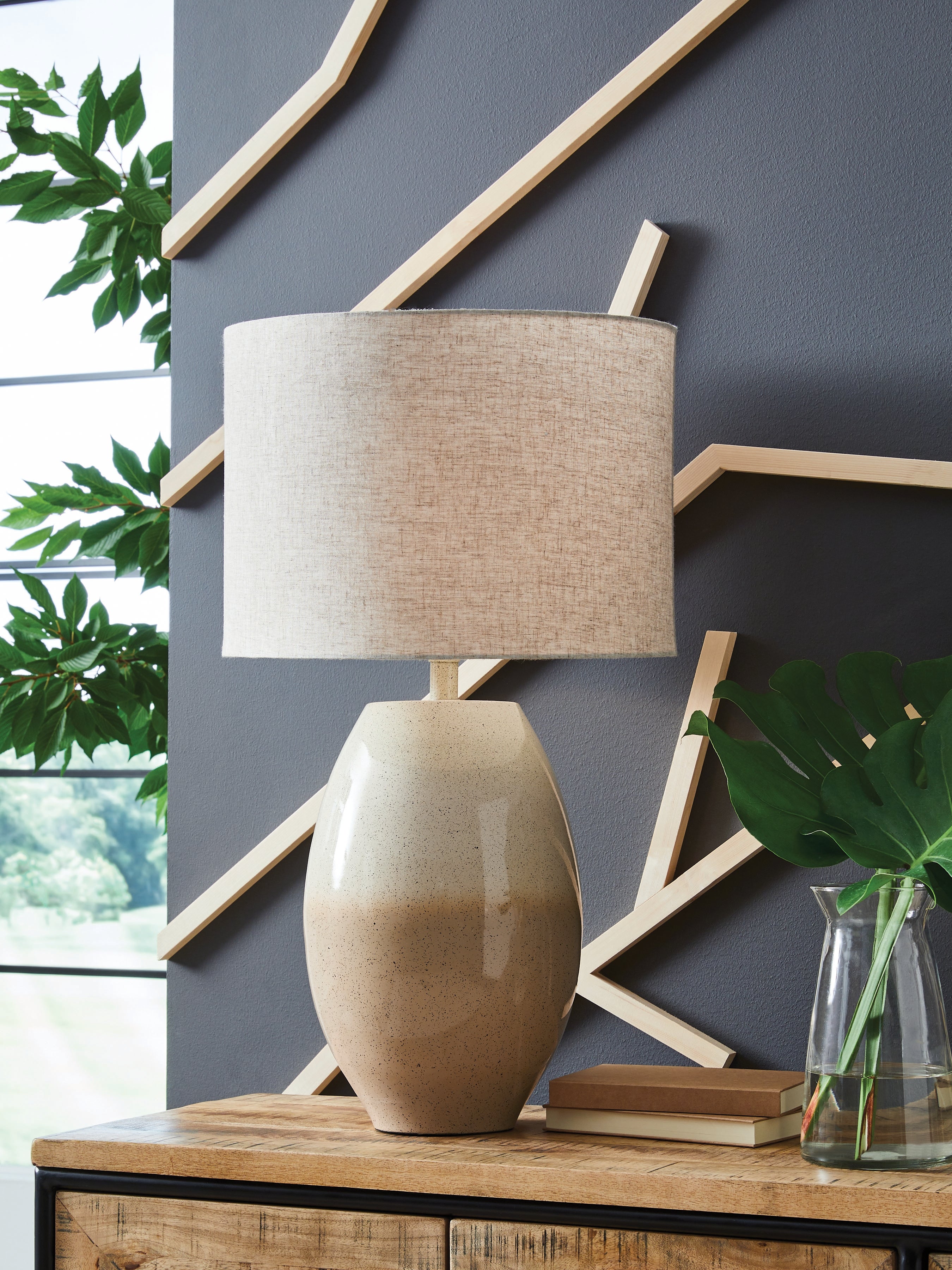 Best Furniture Outlet - Ashley Furniture - Linas Lighting - Metal Table Lamp (1/CN) / Cream/Beige - L207594