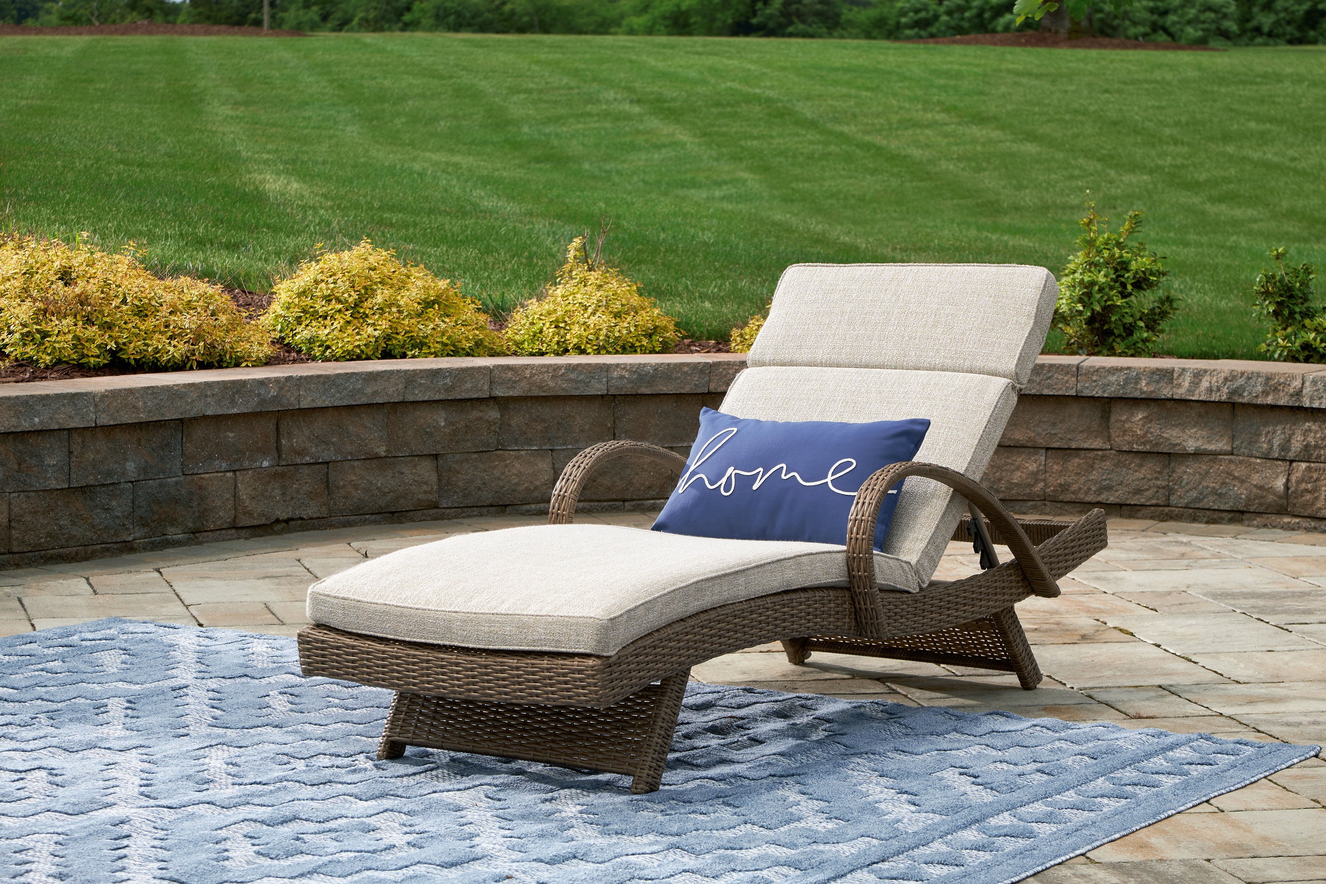 Best Furniture Outlet - Ashley Furniture - Beachcroft Outdoor - Chaise Lounge with Cushion / Beige - P791-815