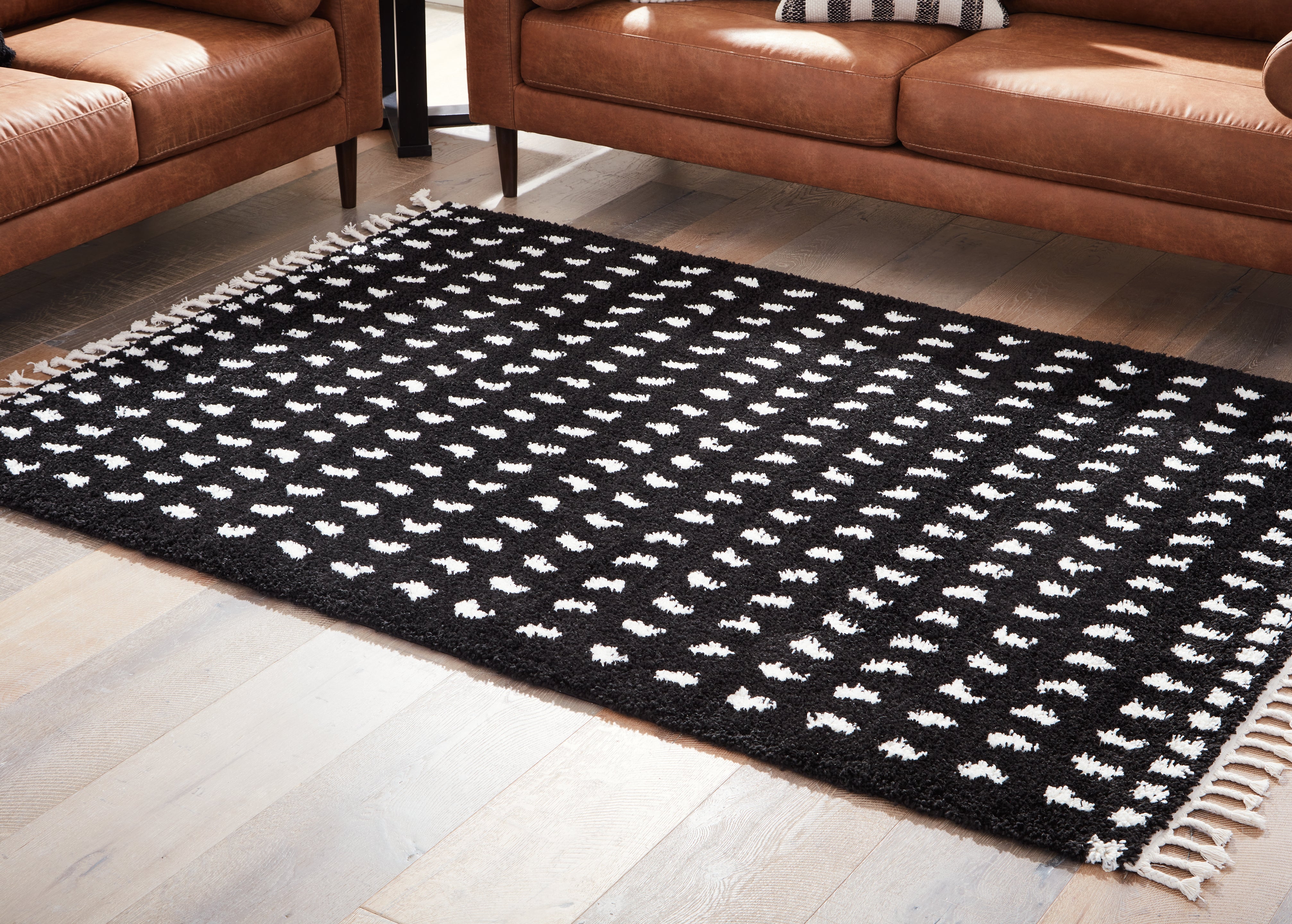 Best Furniture Outlet - Ashley Furniture - Minston Rug - 8' x 10' Rug / Black/White - R405951