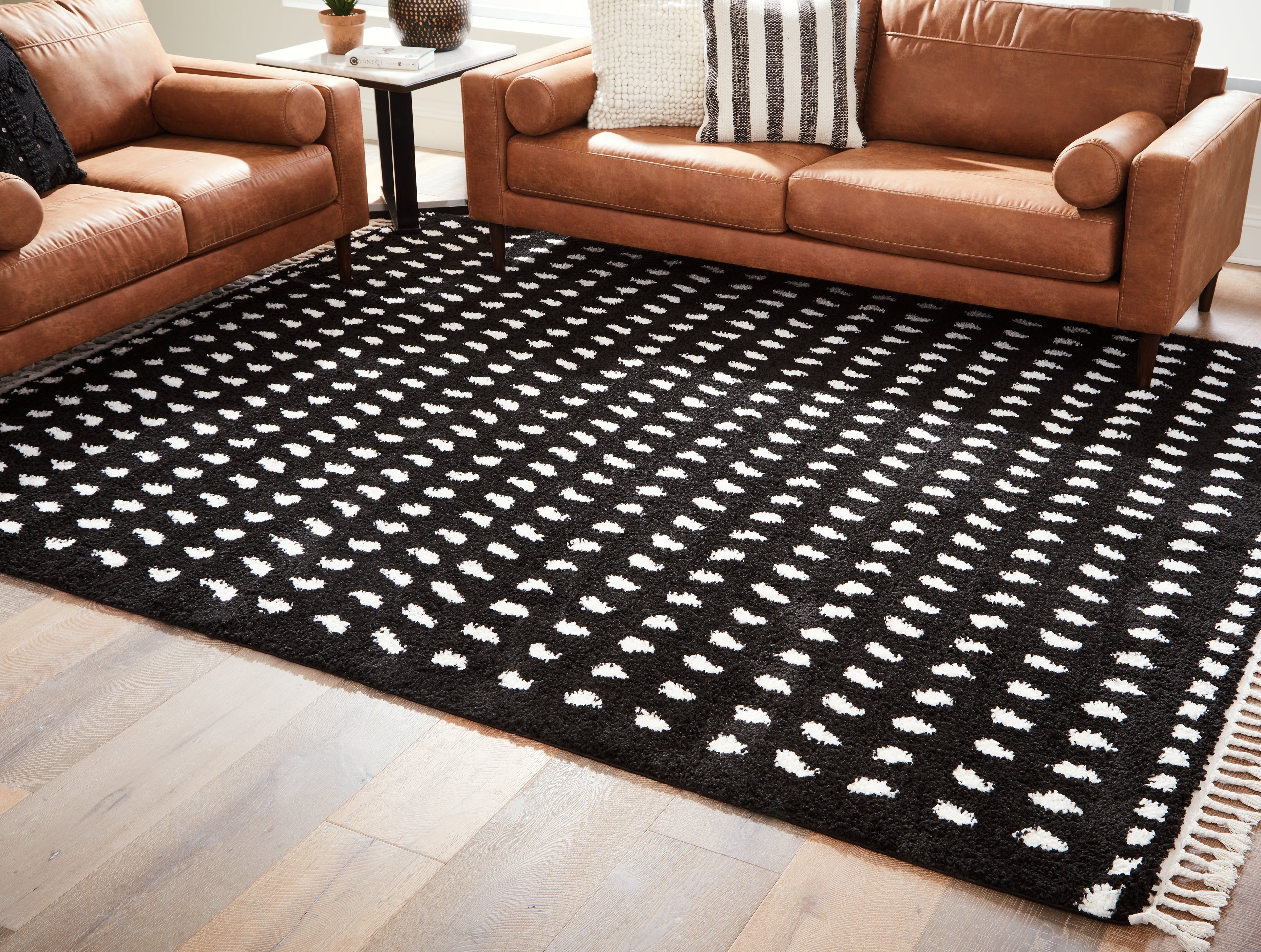 Best Furniture Outlet - Ashley Furniture - Minston Rug - 5' x 7' Rug / Black/White - R405952