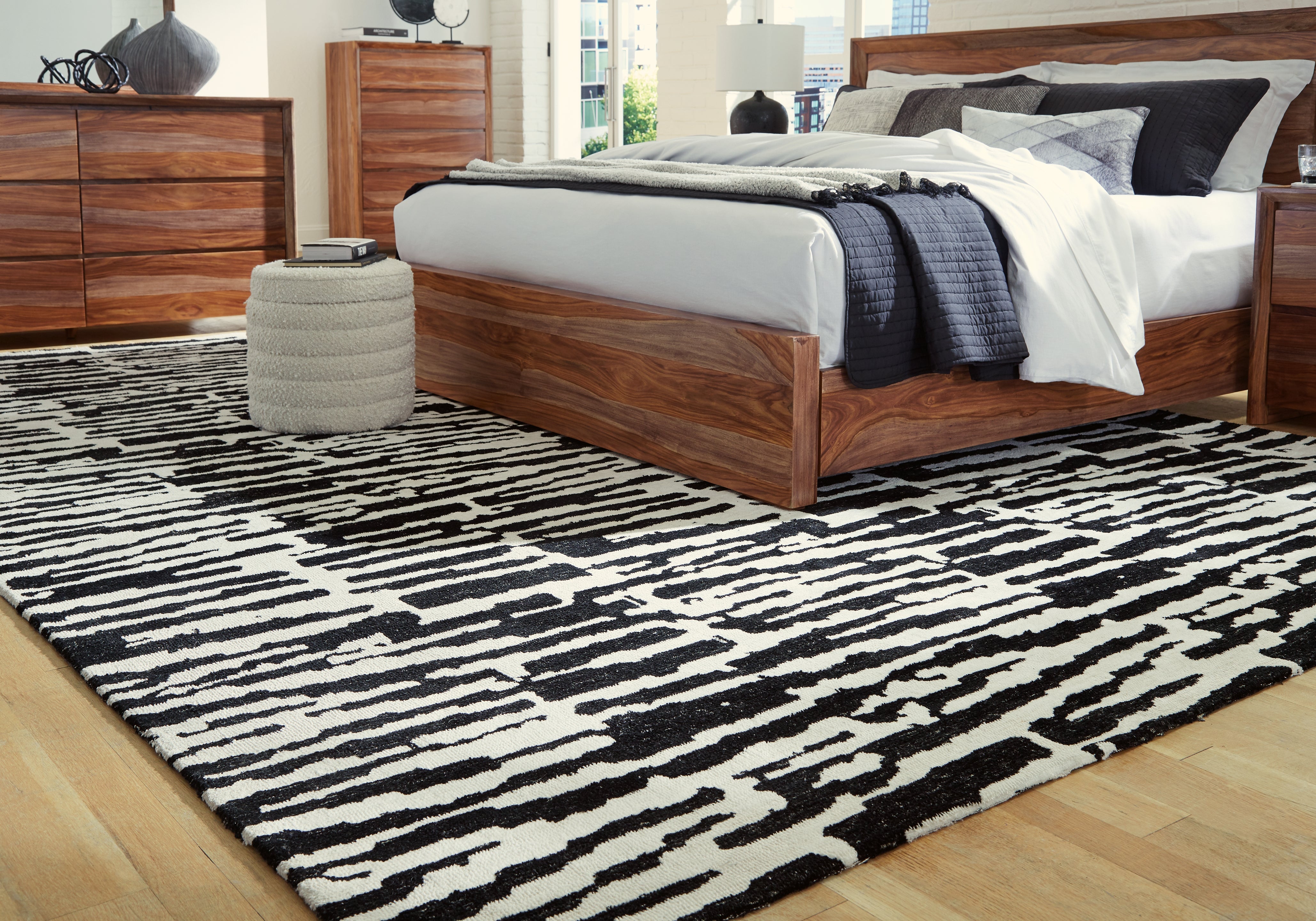 Best Furniture Outlet - Ashley Furniture - Bramshaw Rug - 10' x 14' Rug / Black/Ivory - R406760