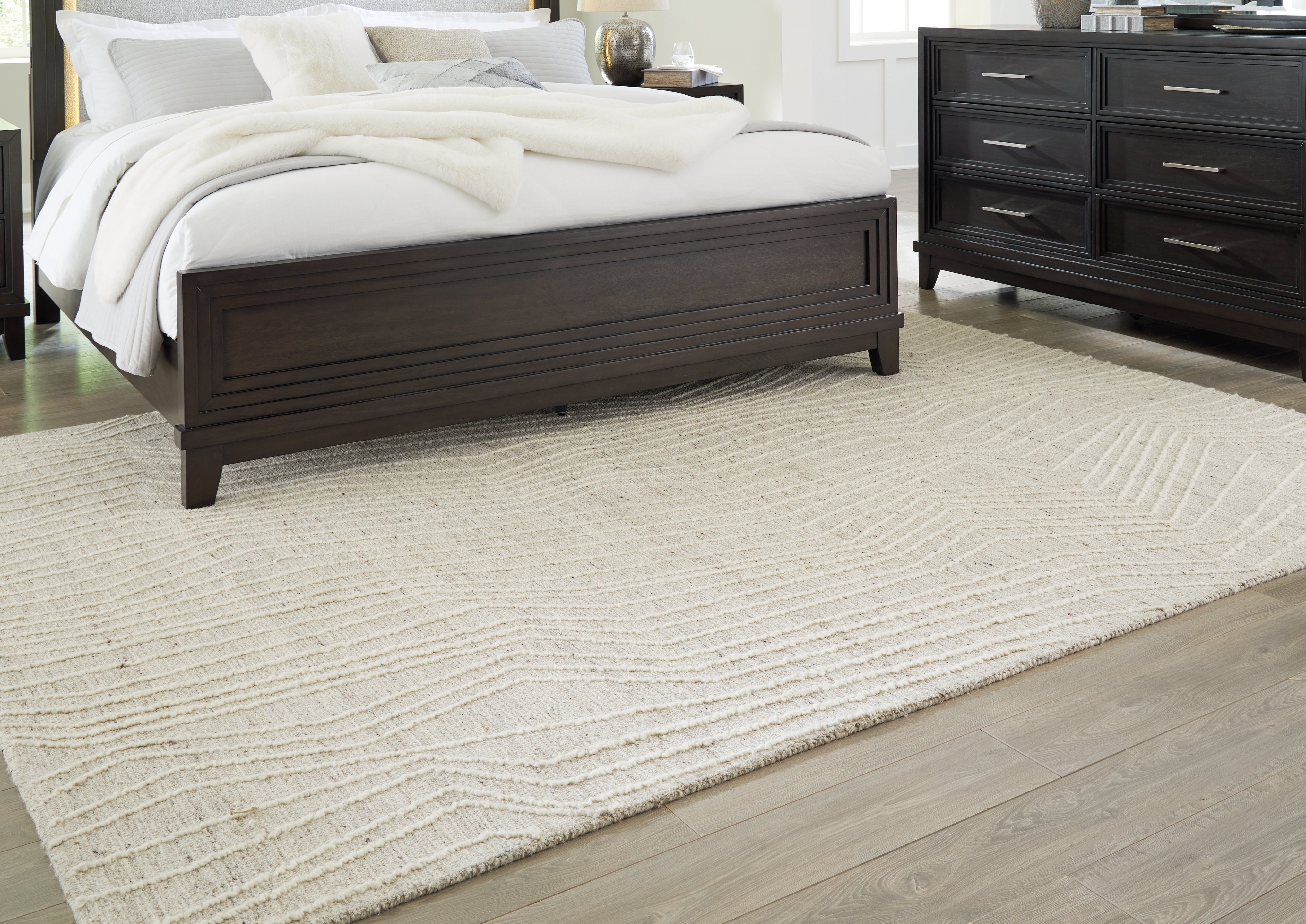 Best Furniture Outlet - Ashley Furniture - Varahill Rug - 5' x 7' Rug / Gray/Ivory - R406932