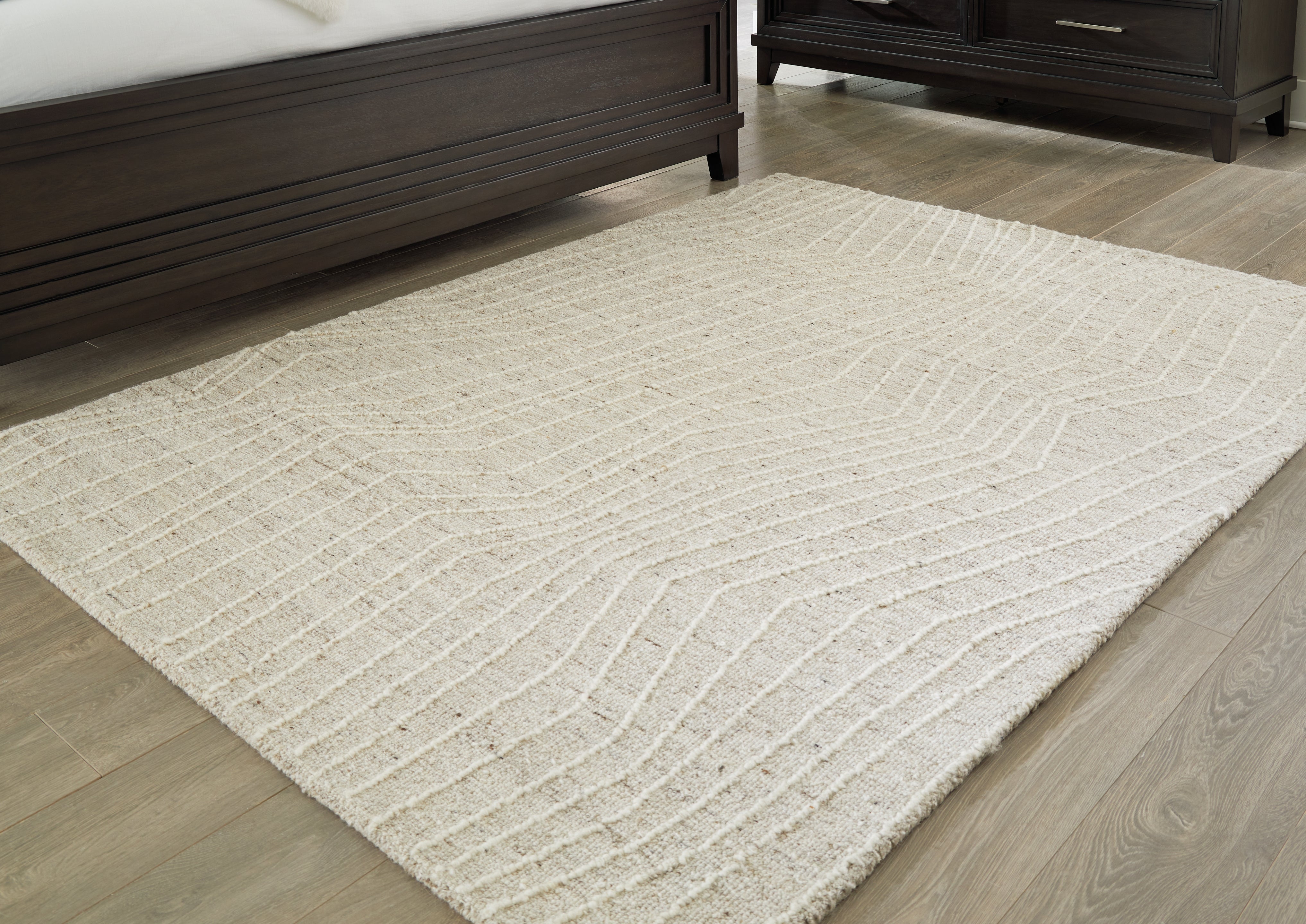 Best Furniture Outlet - Ashley Furniture - Varahill Rug - 5' x 7' Rug / Gray/Ivory - R406932