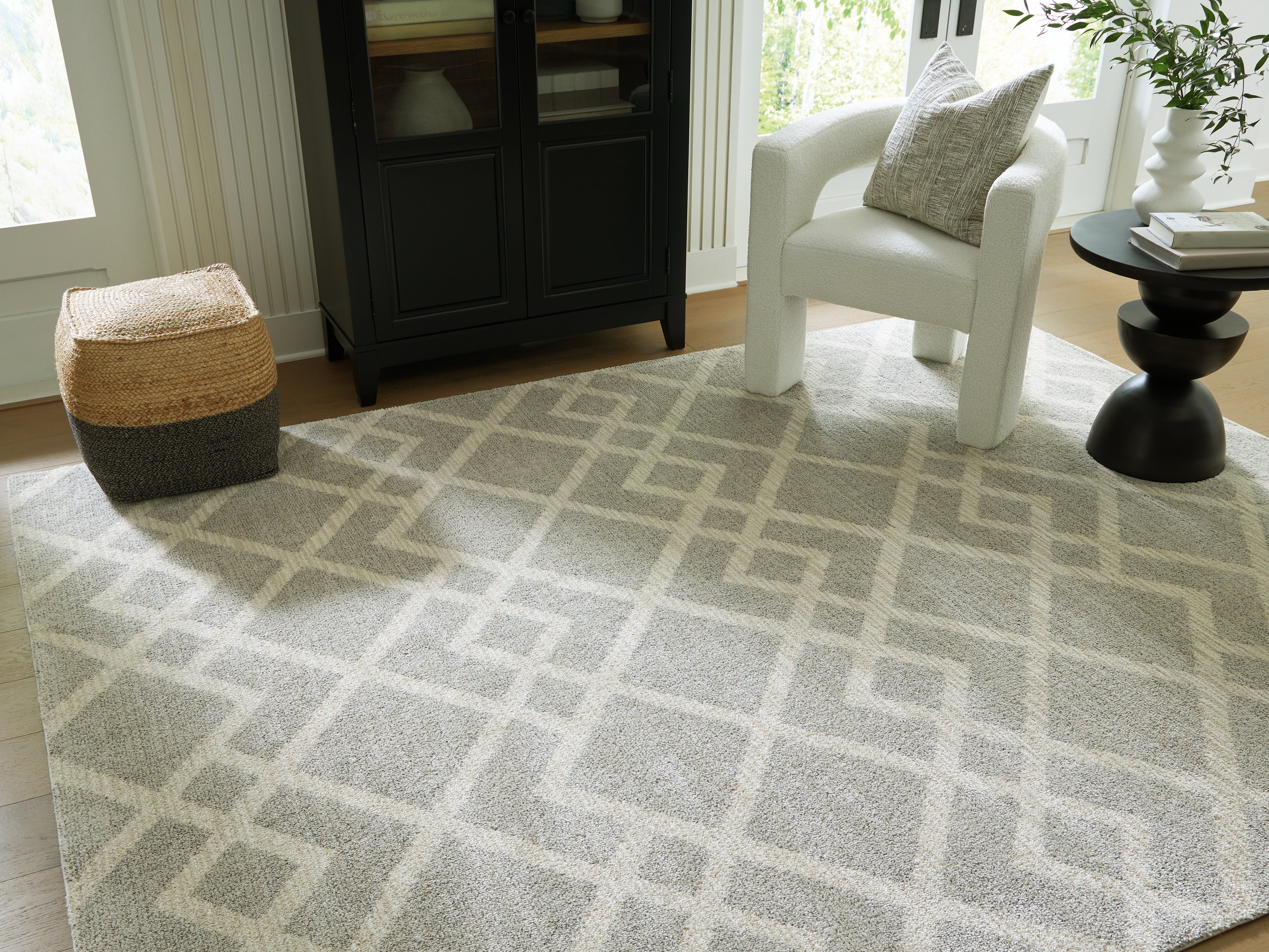 Best Furniture Outlet - Ashley Furniture - Unawick Rug - Large Rug / Gray/Ivory - R407331