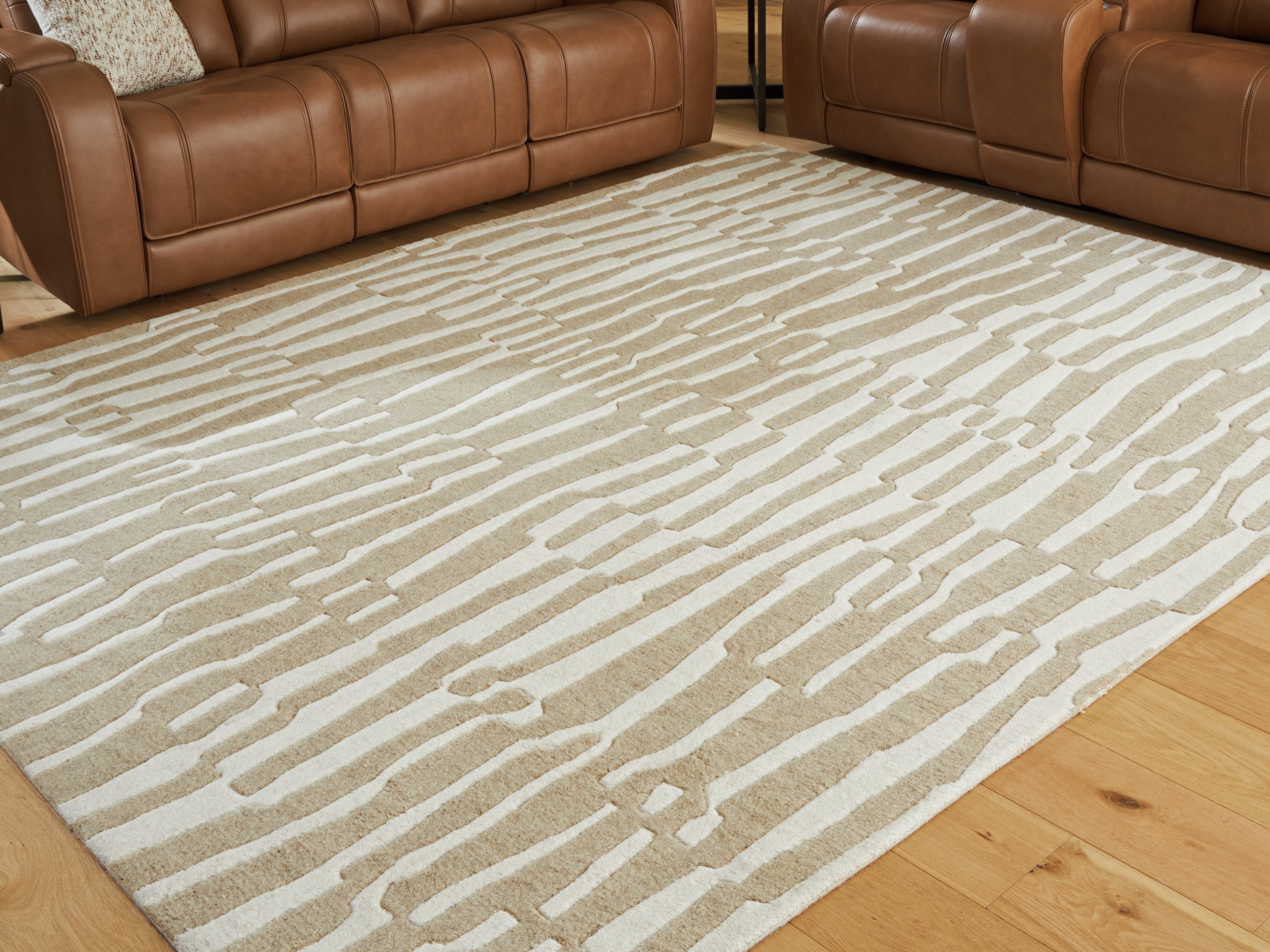Best Furniture Outlet - Ashley Furniture - Corrbell Rug - 5' x 7' Area Rug / Beige/White - R407632