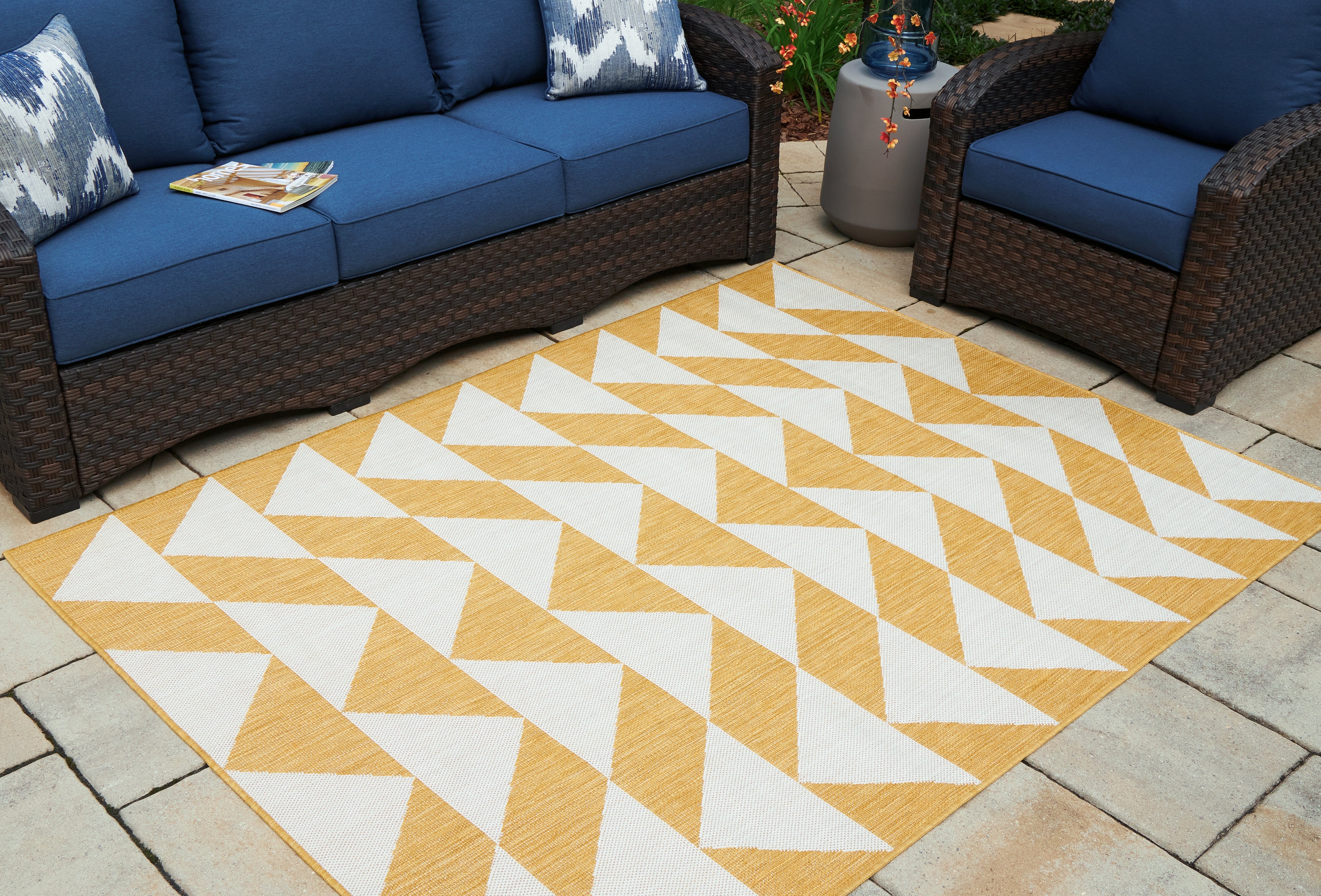 Best Furniture Outlet - Ashley Furniture - Thomley Rug - 5' x 7' Rug / Ivory/Yellow - R900062