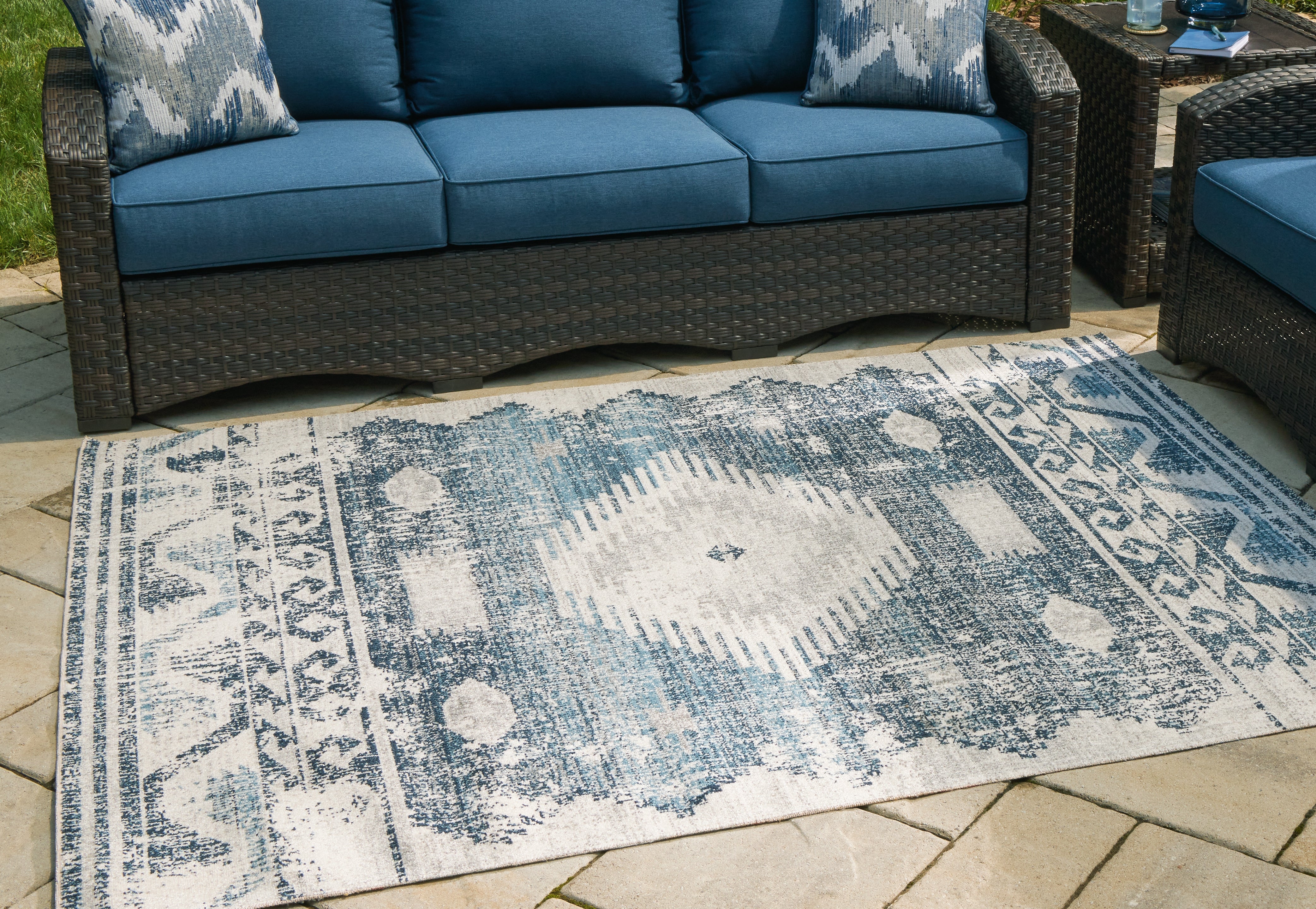 Best Furniture Outlet - Ashley Furniture - Daddridge Rug - 8' x 10' Rug / Blue/Gray/Ivory - R900101