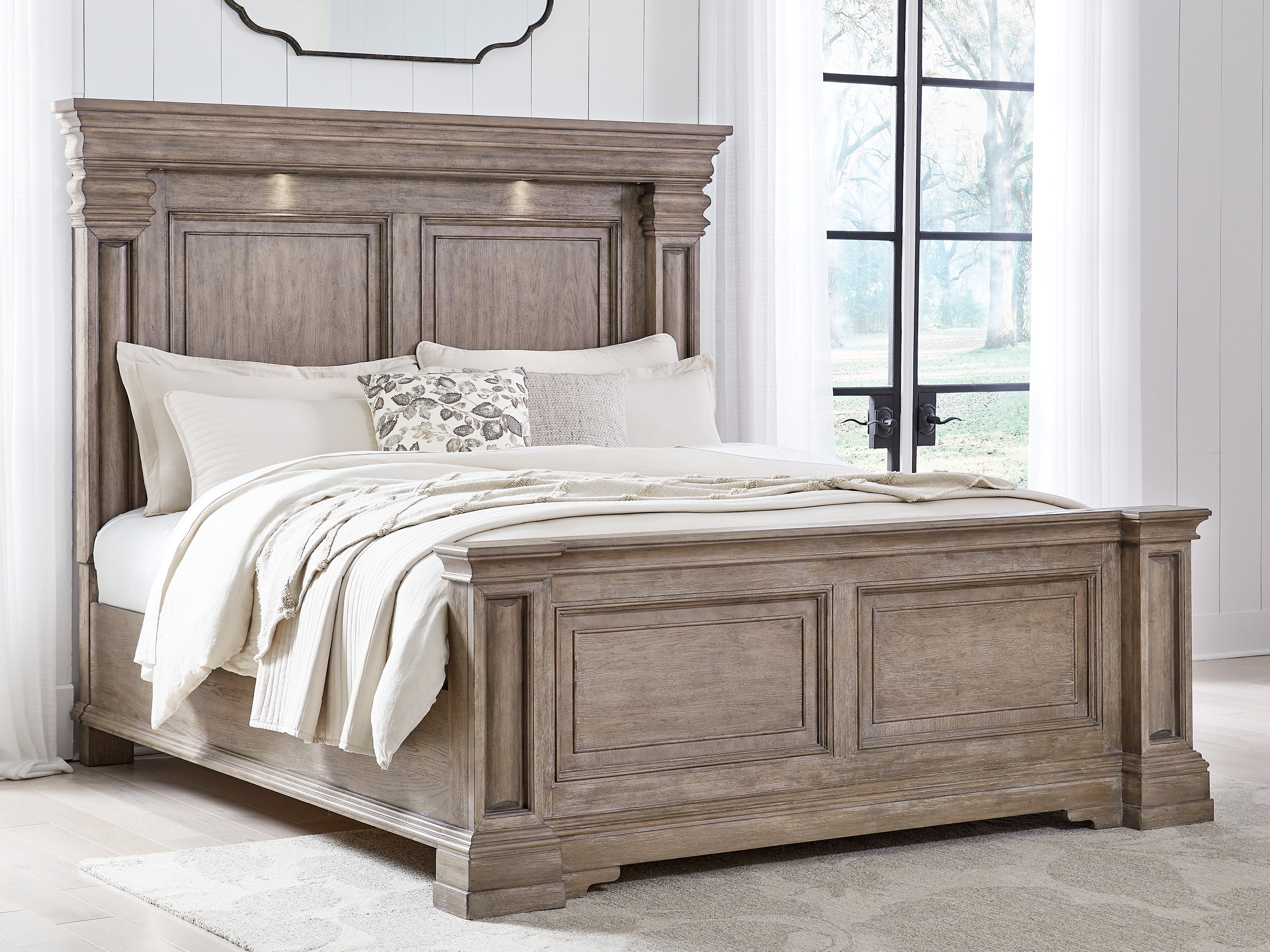 Best Furniture Outlet - Ashley Furniture - Blairhurst Bedroom - King Panel Bed / Light Grayish Brown - B916B4