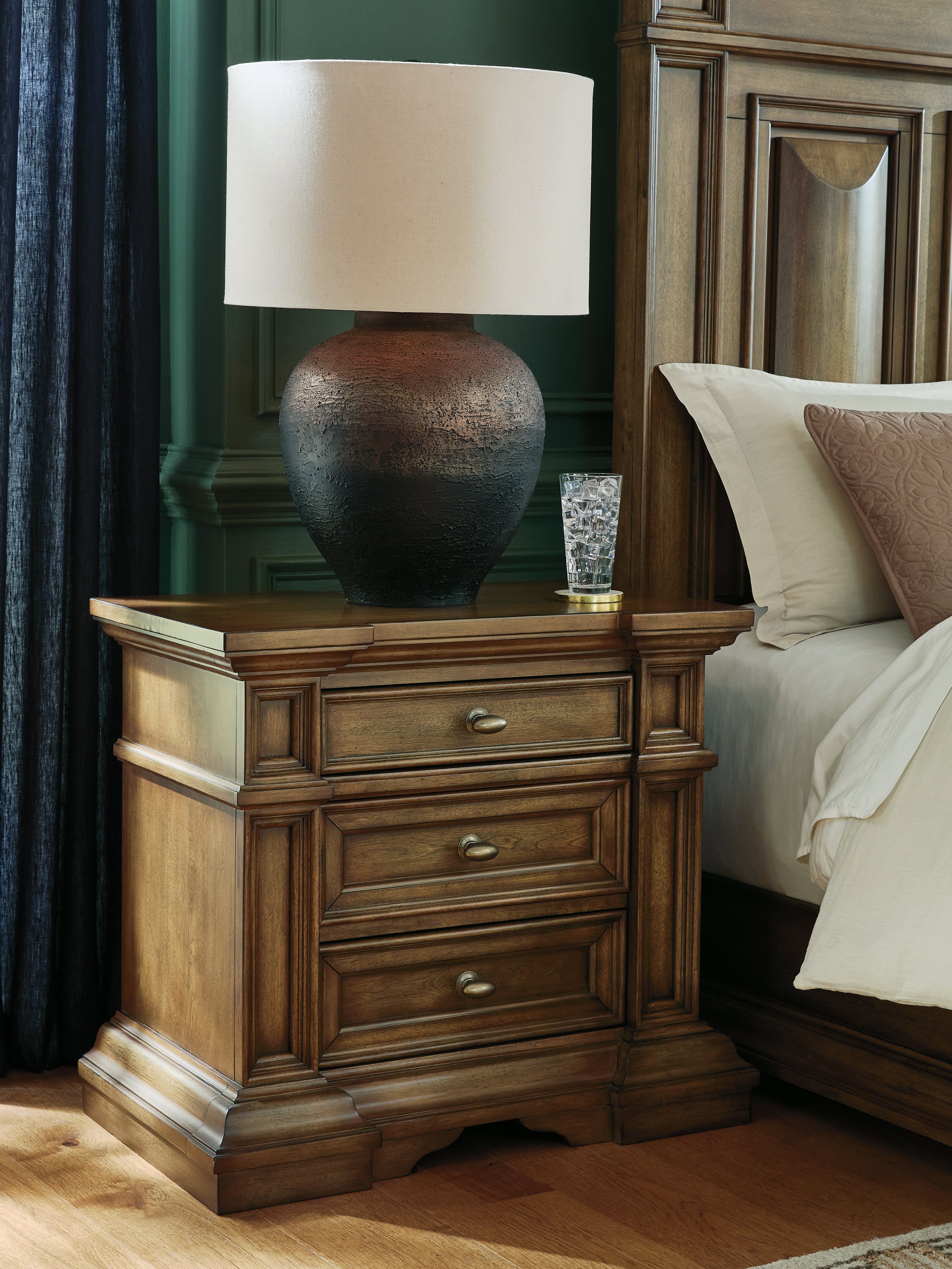 Best Furniture Outlet - Ashley Furniture - Frantanna Bedroom - Three Drawer Night Stand / Brown - PCB949-93