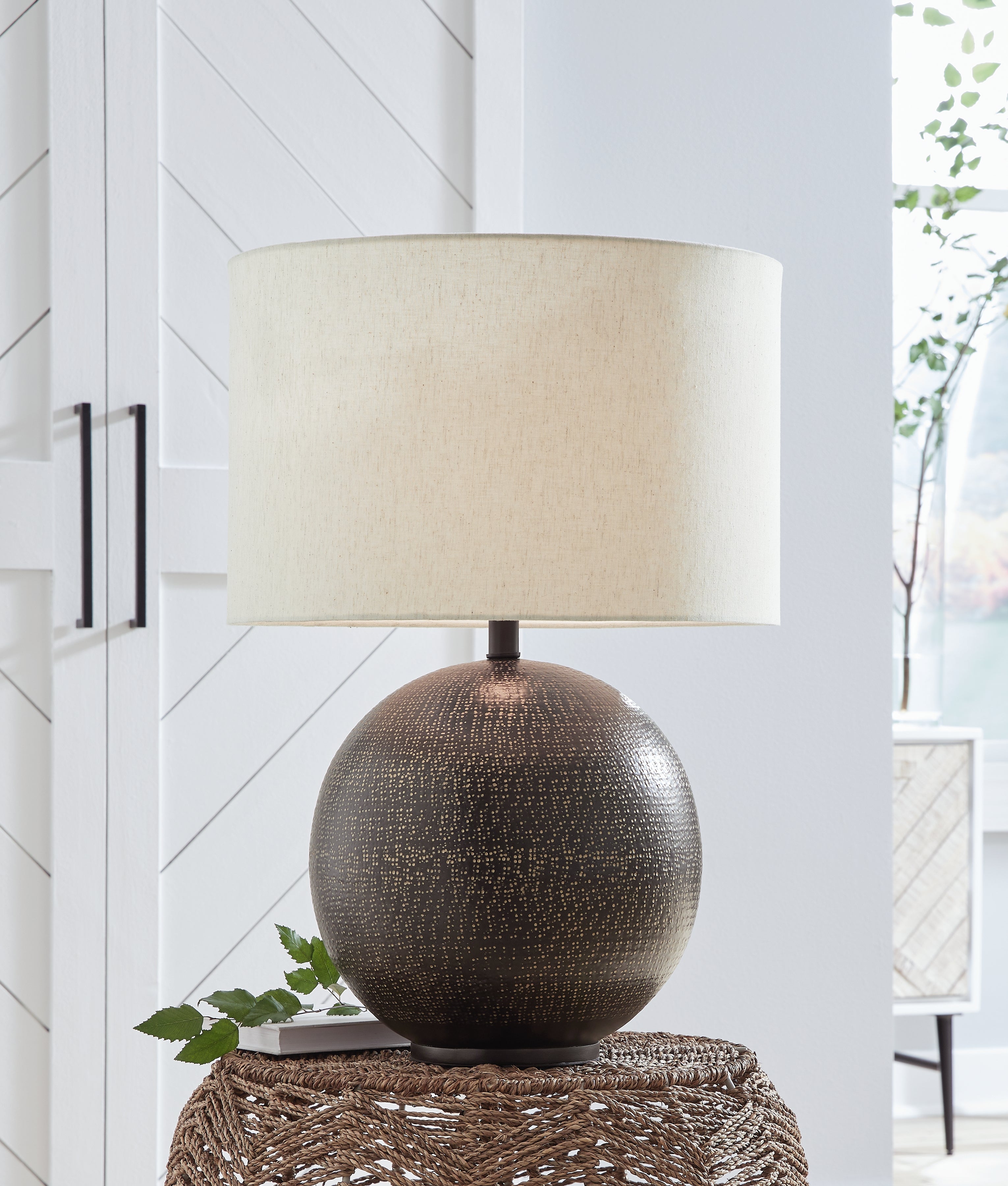 Best Furniture Outlet - Ashley Furniture - Hambell Lighting - Table Lamp (Set of 2) / Black/Gold Finish - L207434X2