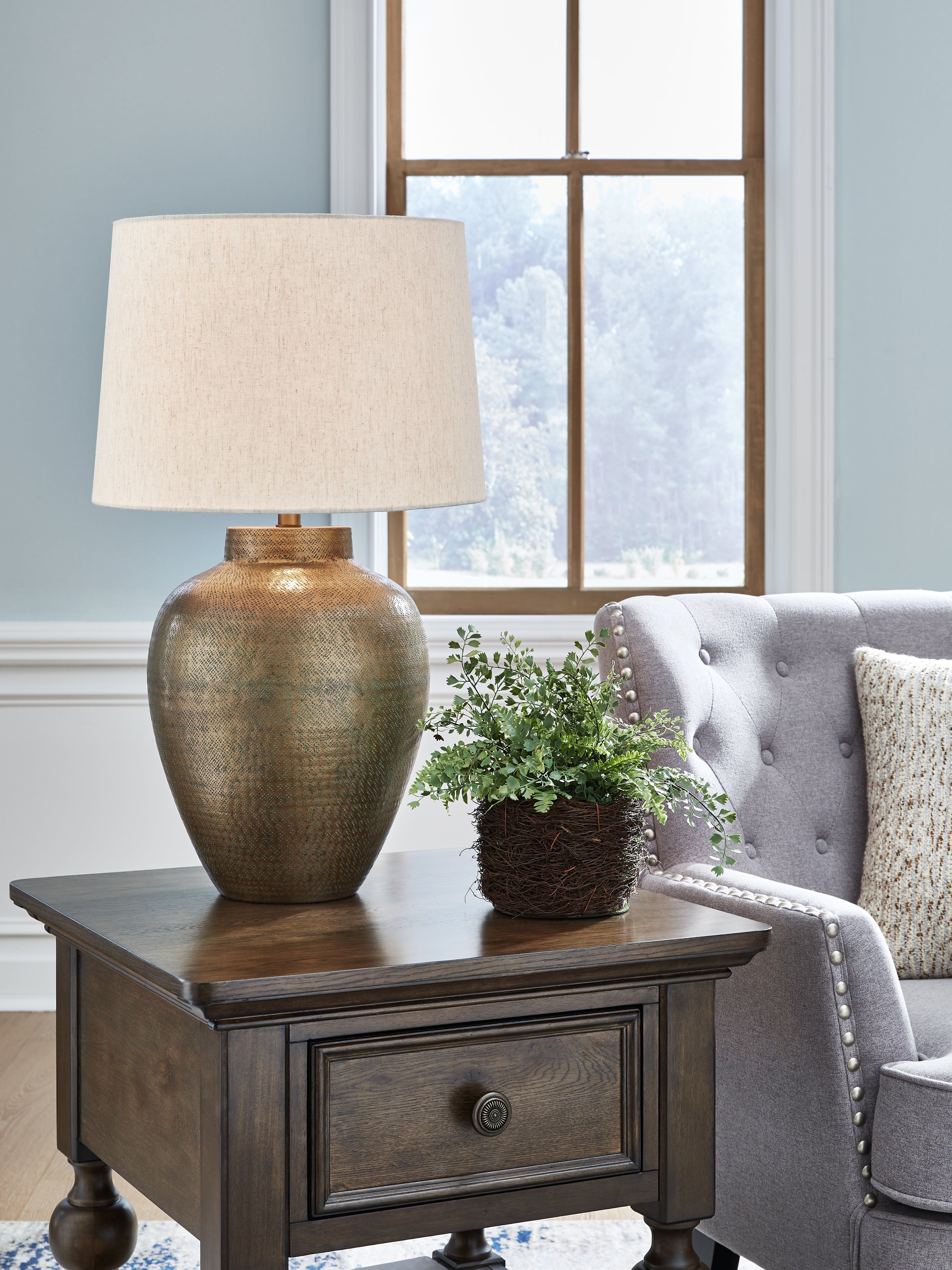 Best Furniture Outlet - Ashley Furniture - Madney Lighting - Metal Table Lamp (1/CN) / Antique Gold Finish - L207494
