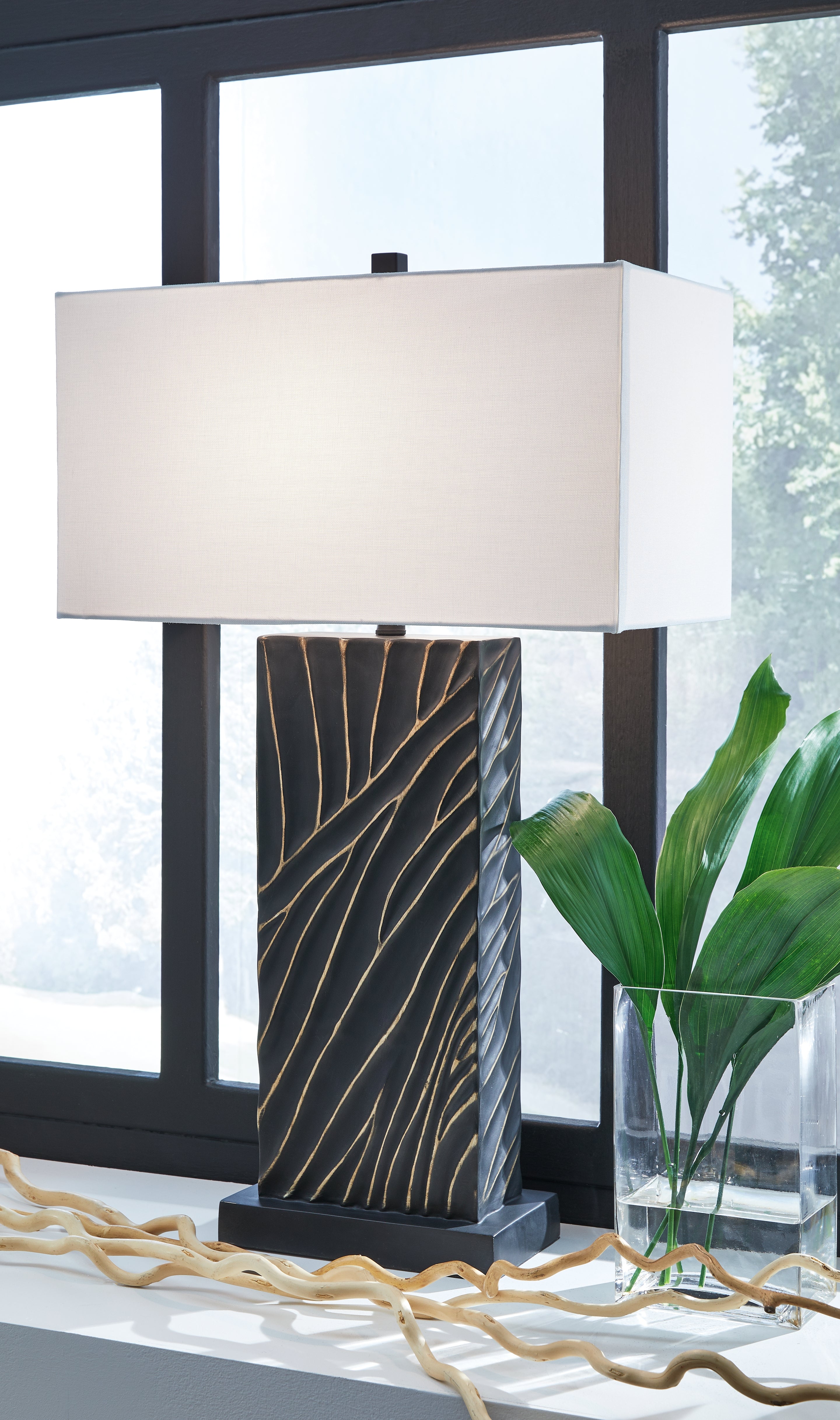 Best Furniture Outlet - Ashley Furniture - Bartlen Lighting - Poly Table Lamp (1/CN) / Black/Gold Finish - L235774